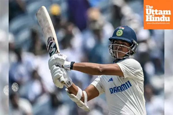 2nd Test: India reach 81/1 at lunch, need 278 runs for win against NZ