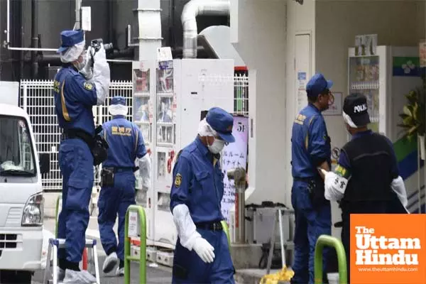 Man fatally slashes 18-yr-old female employee at bar in Tokyo