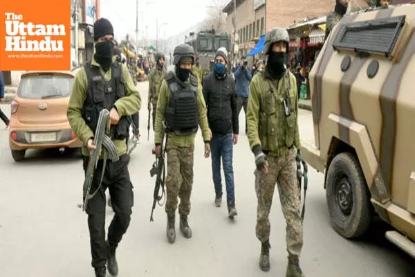 2 CRPF troopers, 2 policemen injured in Srinagar gunfight