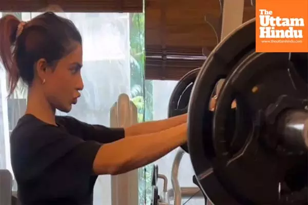 Samantha Ruth Prabhu de-stresses herself by doing weighted squats