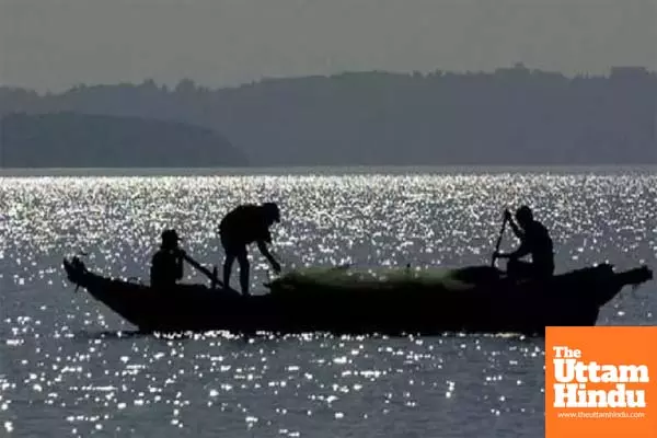 Sri Lankan Navy arrests 23 Tamil fishers for crossing IMBL