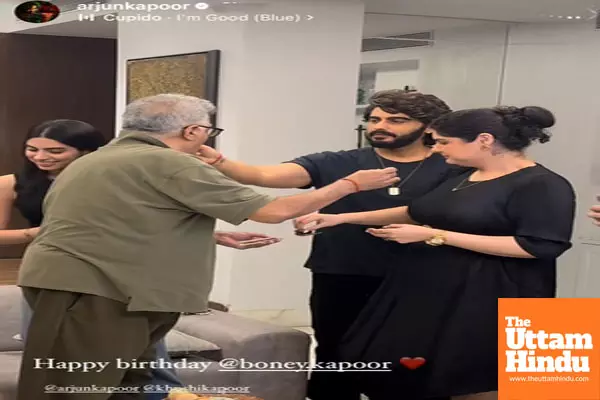 Boney Kapoor celebrates 69th b’day with kids Arjun, Anshula and Khushi, Janhvi gives a miss