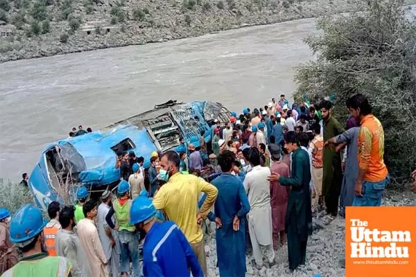 16 killed after coach falls into river in Pakistan