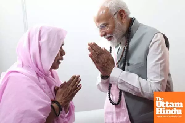 PM Modi meets Hindu religious leaders in Maharashtras Chhatrapati Sambhajinagar