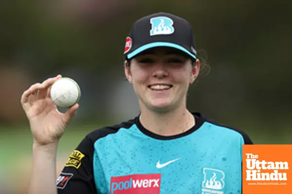 Lucy Hamilton becomes youngest bowler to take fifer in WBBL