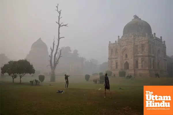 Dense Fog to Blanket North India; Southern Regions Bracing for Rain and Thunderstorms