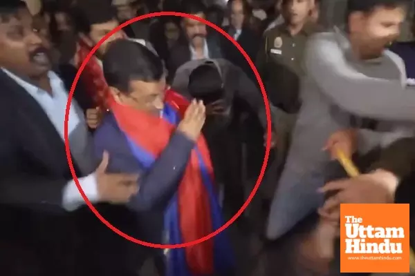 Huge security breach as Arvind Kejriwal is attacked in Greater Kailash, Watch VIDEO