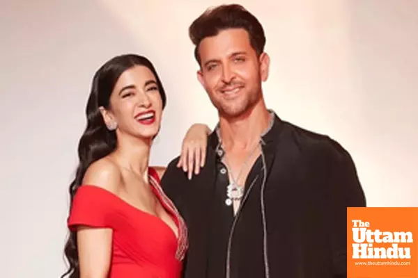 Hrithik Roshan proves he’s girlfriend Saba Azad’s biggest cheerleader