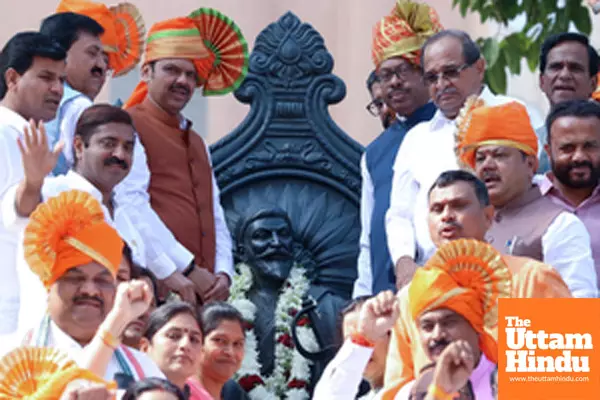 Mumbai: BJP leader Devendra Fadnavis offers tribute to statue of Chhatrapati Shivaji Maharaj