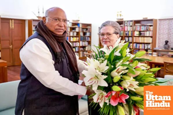 New Delhi: Mallikarjun Kharge greets Sonia Gandhi On Her Birthday