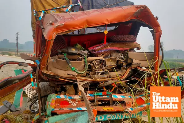 Fatal Crash in Delhi: Three Killed as Truck Rams into Bus in Vasant Kunj