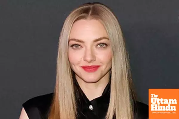 Amanda Seyfried reveals truth behind viral video of her singing song    from Wicked