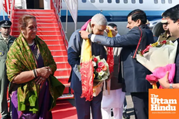 Gwalior: Vice President Jagdeep Dhankhar and Sudesh Dhankhar being welcomed on their arrival