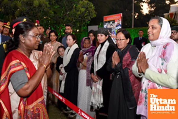 President Murmu attends At-Home reception at Army House on eve of Vijay Diwas