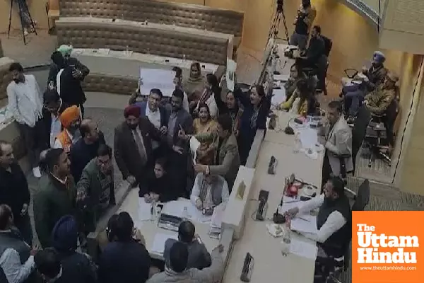 Chaos Erupts in Chandigarh Municipal Corporation Meeting, Councillors in Violent Clash