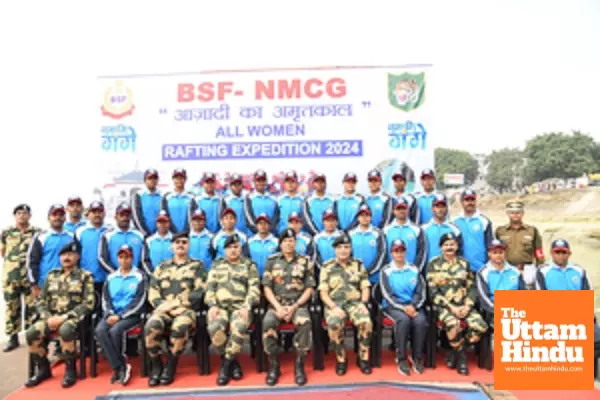 All-women BSF rowing expedition flagged in by DG