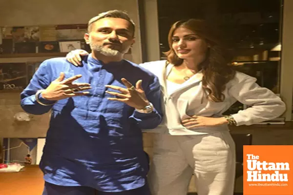 Yo Yo Honey Singh meets ‘brave soul’ Rhea Chakraborty