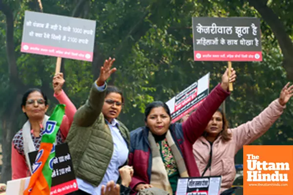 New Delhi: Members of BJP Mahila Morcha protest outside AAP National Convener Arvind Kejriwals residence