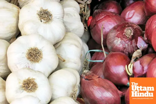 Cooking garlic, onions at high heat may be harmful to your heart: Study