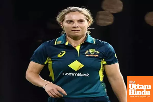 Voll retained as Molineux ruled out of Women’s Ashes due to left knee injury