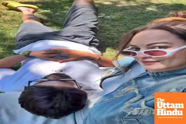 Zaheer Iqbal rests his head on Sonakshis lap as they soak in sun