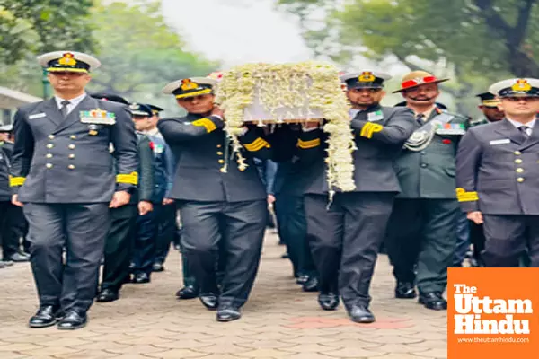 New Delhi: The casket of former Prime Minister Manmohan Singh is being taken from the Congress headquarters to Nigambodh Ghat for the state funeral