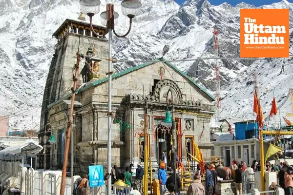 Winter’s Blessing: Kedarnath Temple’s Majestic Snowfall Becomes an Attraction for Devotees