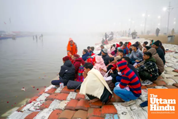 Prayagraj: Devotees perform rituals at the banks of the Sangam on a foggy morning