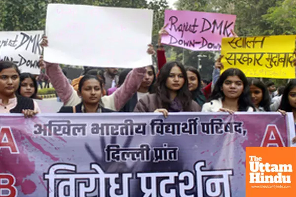 New Delhi: Members of the Akhil Bharatiya Vidyarthi Parishad (ABVP) protest against the Tamil Nadu government