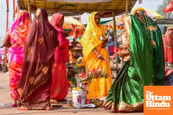 Jabalpur: Women devotees perform rituals on the occasion of Somvati Amavasya