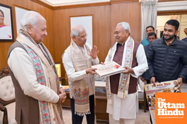 Patna: Bihar CM Nitish Kumar meets outgoing and newly appointed governor