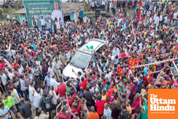 Puri: BJD president and Leader of the Opposition Naveen Patnaik interacts with farmers affected by crop damage