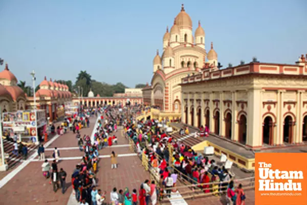 Kolkata : Devotees stand in a queue to offer prayer at Dakshineswar Kali Temple on Kalpataru Festival