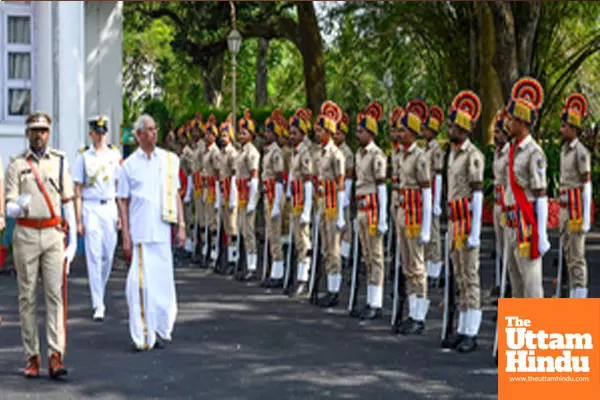 Thiruvananthapuram: Newly appointed Kerala Governor Rajendra Vishwanath Arlekar inspects the Guard of Honour