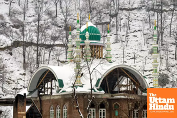 Baramulla: A mosque covered in snow after a fresh snowfall