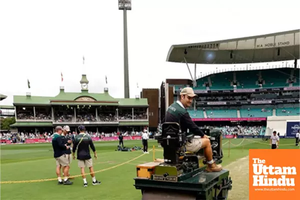 No former Indian player has complained of grass on SCG pitch, says Gavaskar