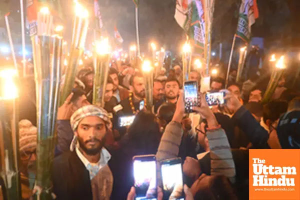 Patna: Congress workers took out a torch rally to support the students agitation against BPSC