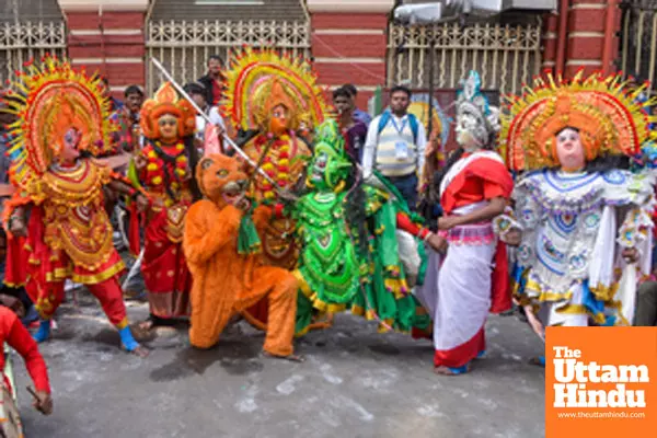 Kolkata: Traditional Purulia Chau artists perform the vibrant Chau dance during the Sara Bangladesh Lokshilpi Samsad protest rally