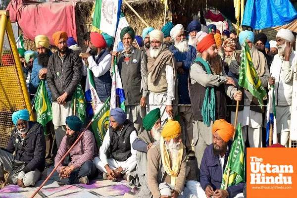 Farmers Maha Panchayat at Khanauri Border: Dalewal Brought on Stretcher, Police on Alert