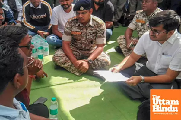 Bijapur: District Collector Sambit Mishra meets the family members of deceased journalist Mukesh Chandrakar to express condolences