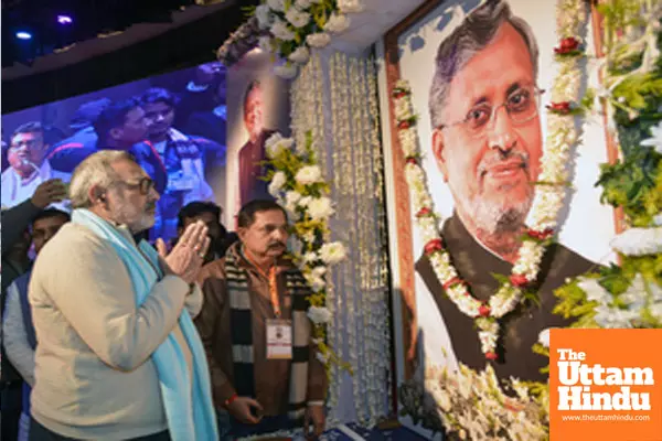 Patna: Union Minister Giriraj Singh pays tribute to Sushil Kumar Modi on his birth anniversary