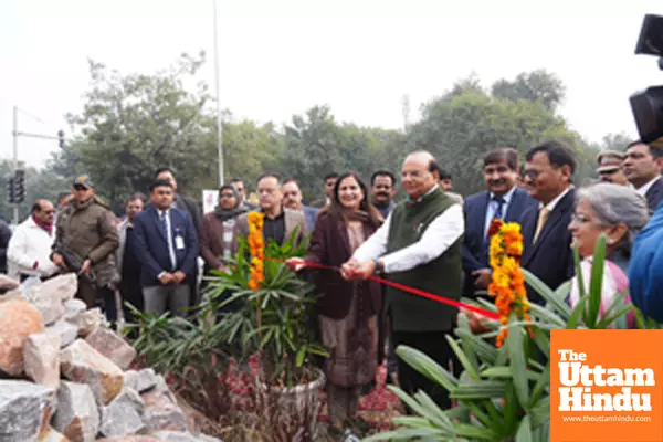 New Delhi: Delhi Lieutenant Governor Vinai Kumar Saxena unveils a black panther sculptures at Janki Chowk