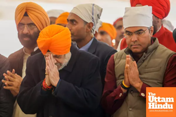 New Delhi: Union Home Minister Amit Shah visits Gurdwara Rakab Ganj