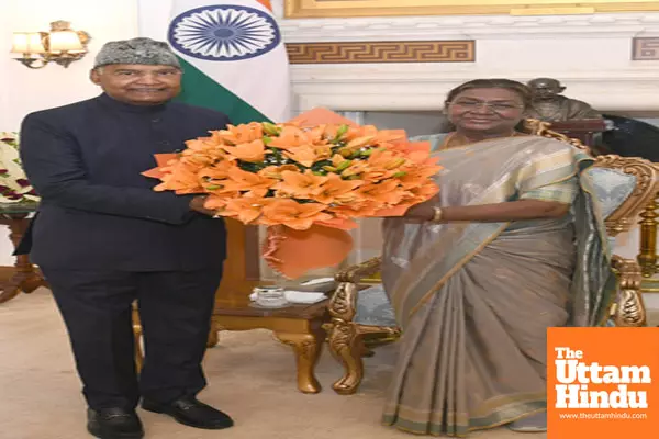 New Delhi: Former President Ram Nath Kovind calls on President Droupadi Murmu