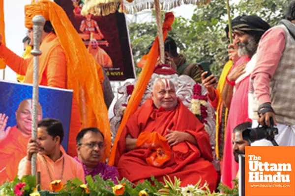 Prayagraj: Tulasi Pithadhiswar Swami Rambhadracharya takes part in the Akhil Bhartiya Vaishav Ani Akhara Peshwai procession