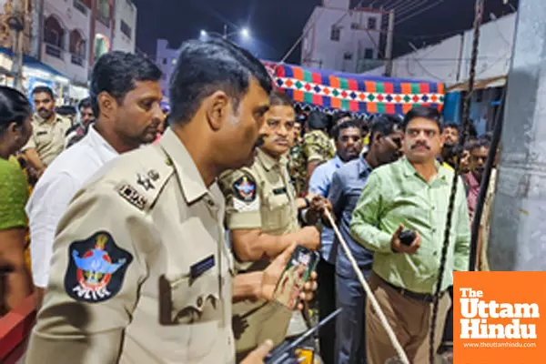 Tirupati: Police personnel stand guard at the token issuance centers, commemorating the Dwadashi of Vaikuntha Ekadashi