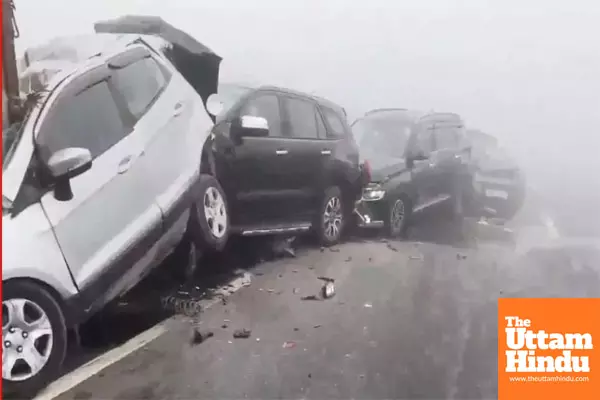 WATCH: Multiple Vehicle Collision on Delhi-Lucknow Expressway Due to Dense Fog