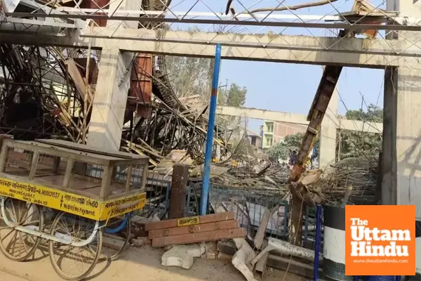 Kannauj Railway Station Horror: Building Slab Falls, 20 Workers Trapped Under Debris