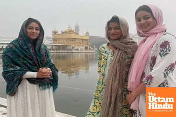 Ananya Panday seeks blessings at the Golden Temple with family