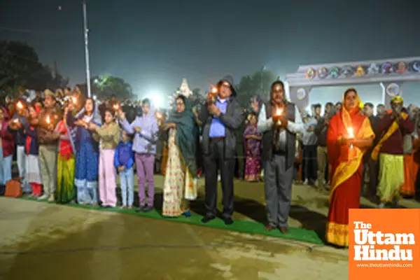 Prayagraj: Devotees participate in sacred aarti on the banks of Sangam during the Maha Kumbh Mela 2025